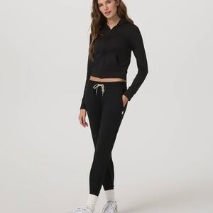 Vuori Performance Jogger, size Large.